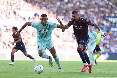 ريال بيتيس يواصل نزيف النقاط.. وتعادل سيلتا فيجو مع جيرونا في الدوري الإسباني